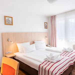 3* מלון Astoria